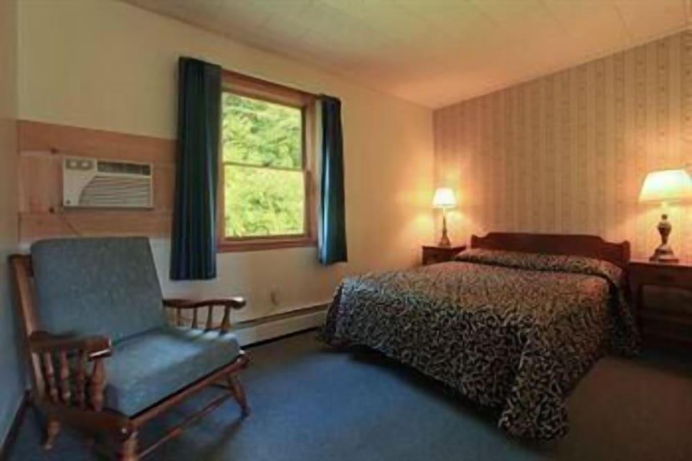 Ladd Brook Inn photo 7