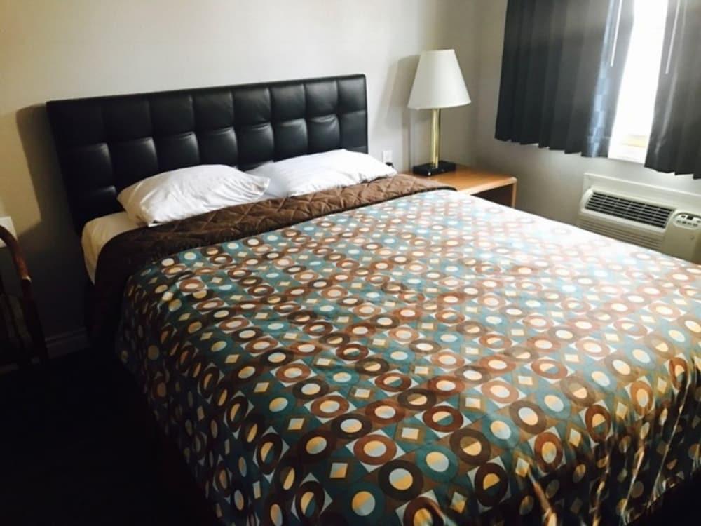 Kings Row Inn photo 10