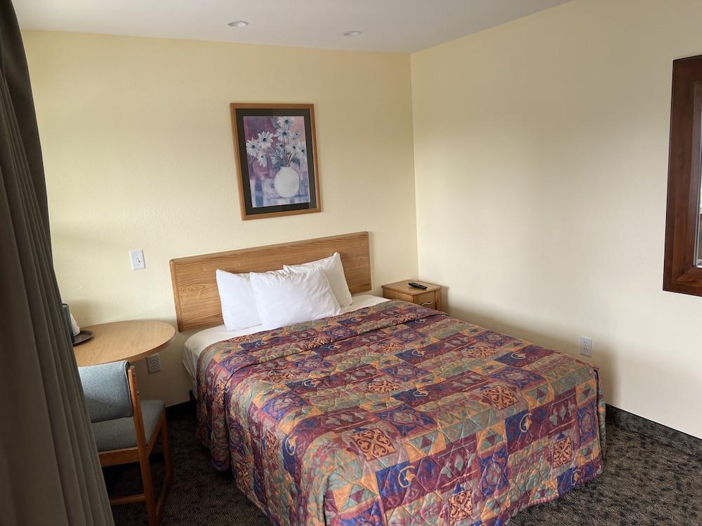 All Star Inn & Suites photo 9