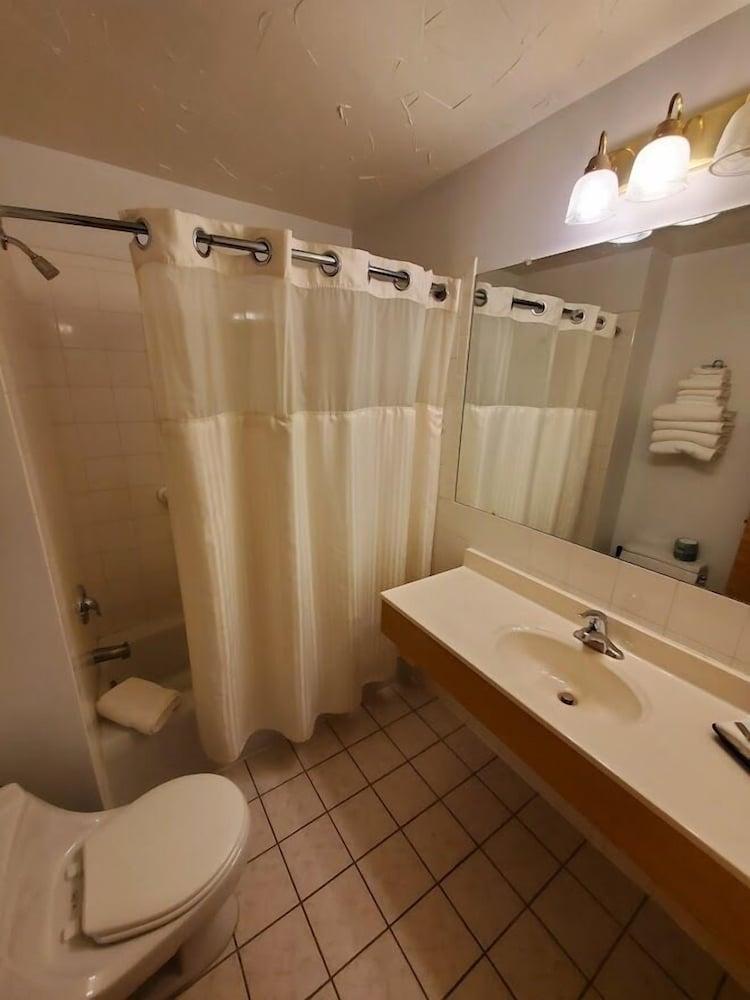 Three Forks Lewis & Clark Motel photo 41