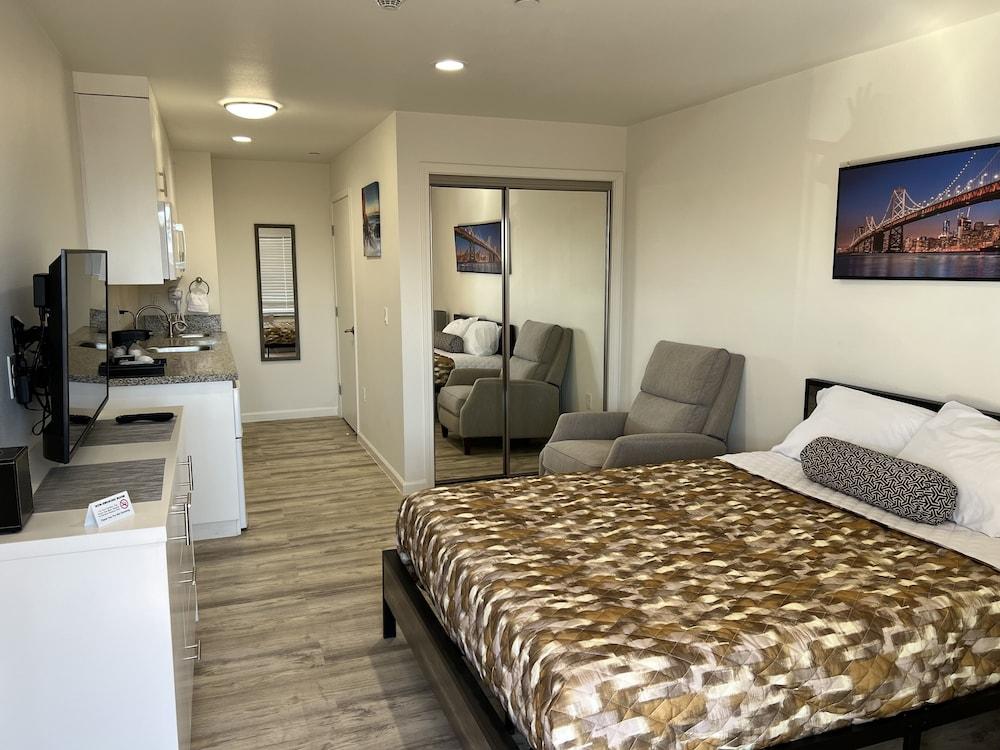 Villa Alamari Inn And Suites photo 7