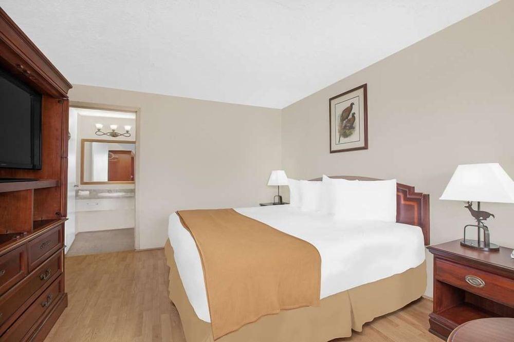 Courtyard Hotel & Event Center photo 5