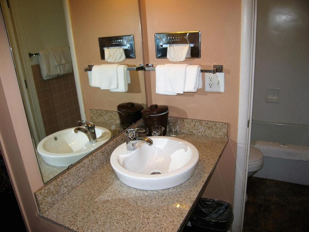 Travelers Lodge Motel Marshall photo 2