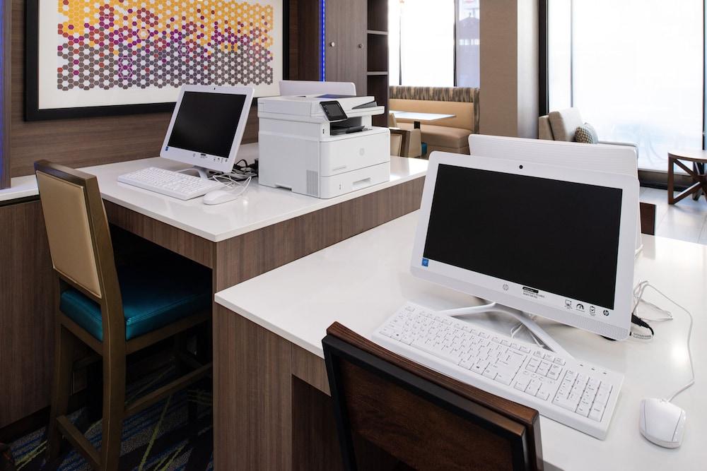 Holiday Inn Express & Suites Los Angeles Downtown West by IHG photo 42