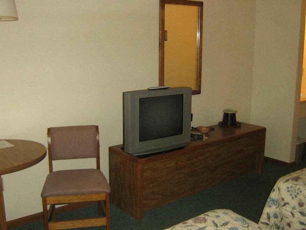 Chapel Hill Motel photo 15