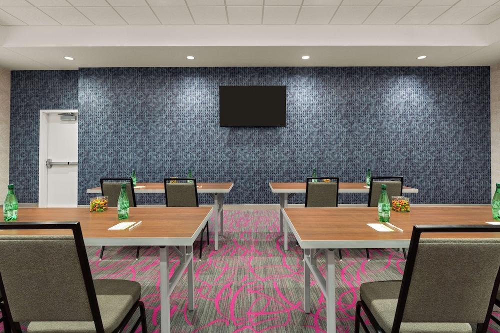 Home2 Suites by Hilton Colorado Springs South photo 3
