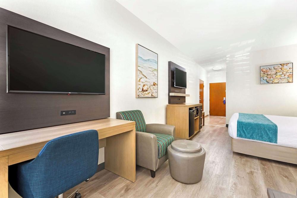 Best Western Plus Safford photo 20