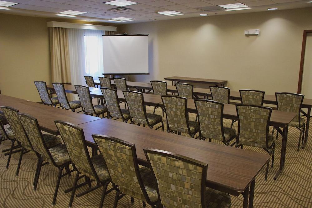 Comfort Suites Edinboro photo 40
