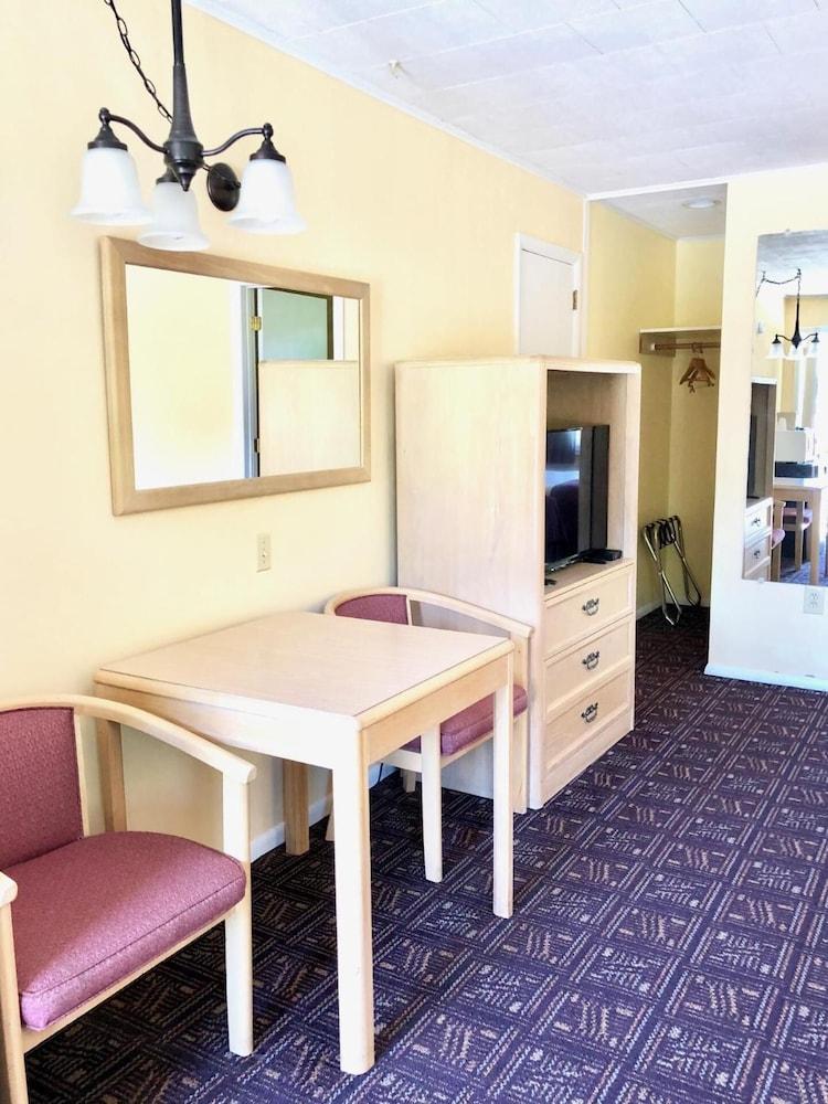 Lyn Aire Motel photo 20