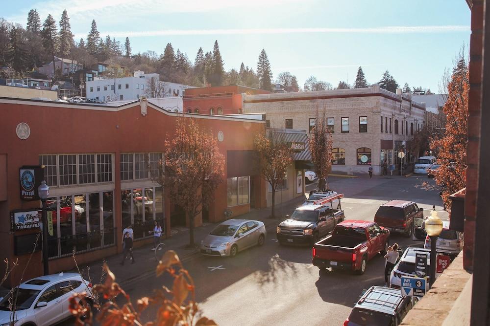Hood River Hotel photo 2