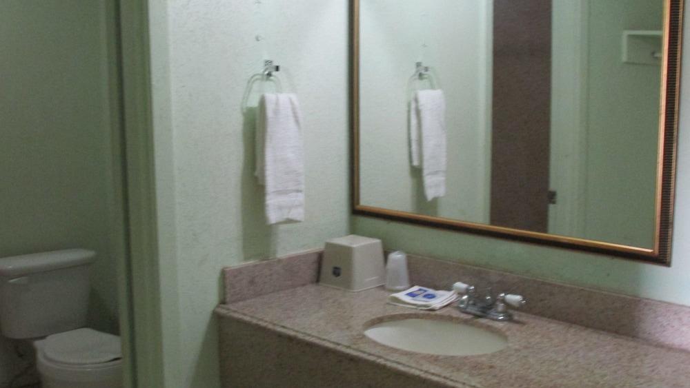 Sportsman Motel photo 3