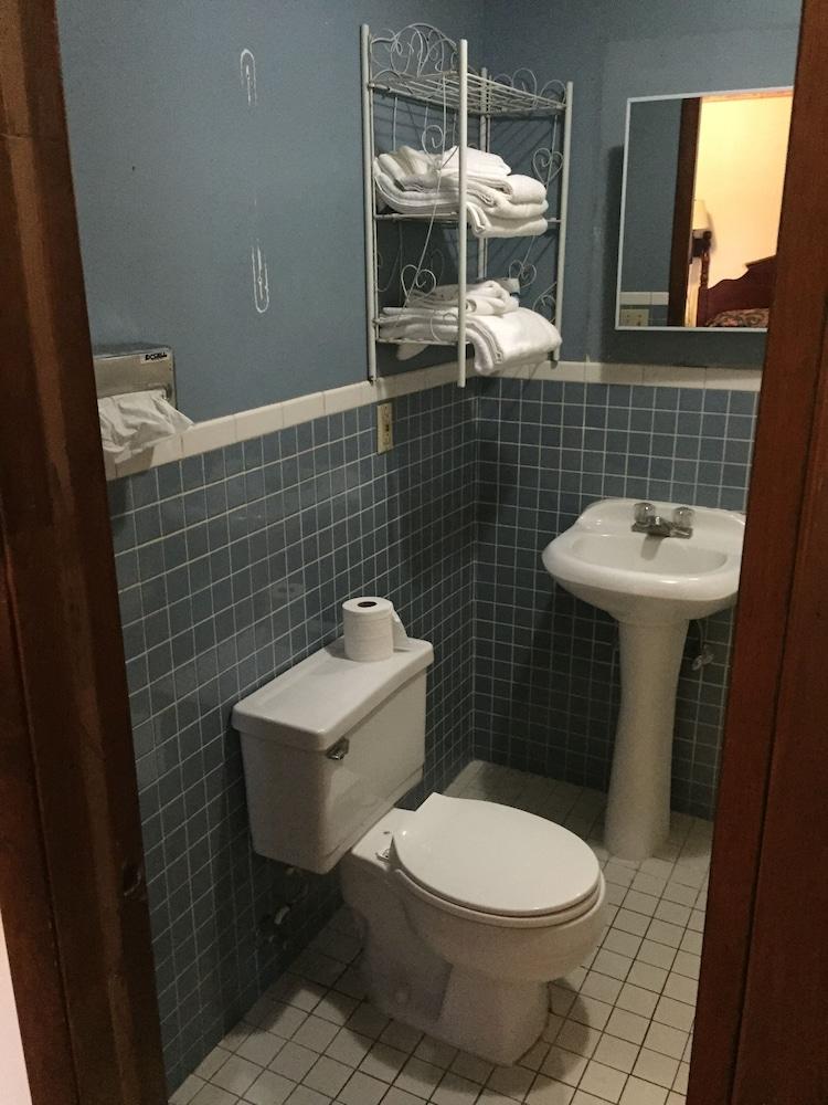 Double A Motel photo 55