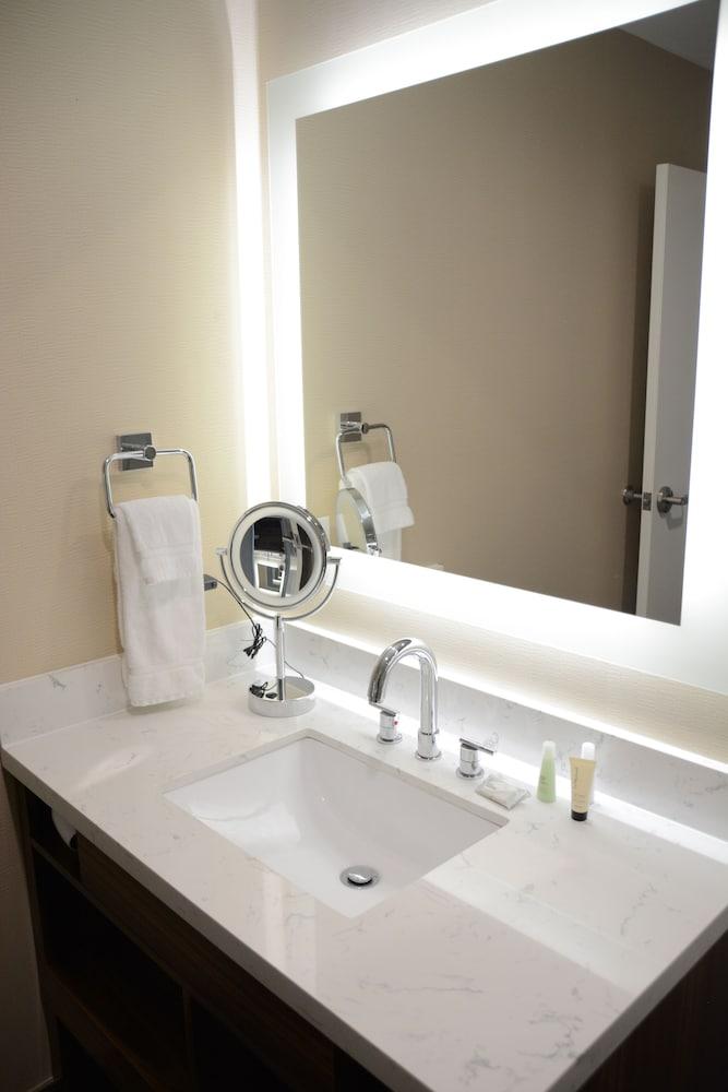 DoubleTree by Hilton Huntington photo 30