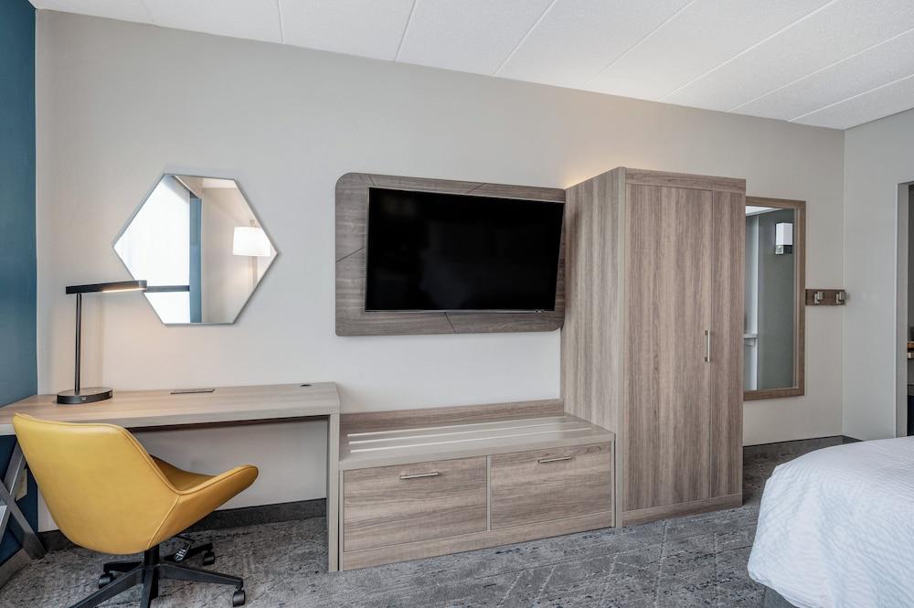 Holiday Inn Express & Suites Gahanna/Columbus Airport by IHG photo 7