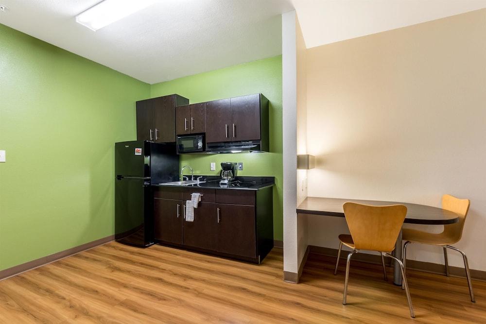 Super 8 by Wyndham Kenedy photo 20