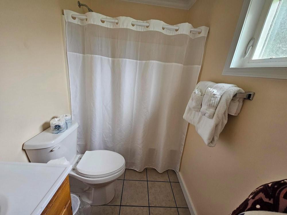 Capt.'s Inn & Suites photo 17