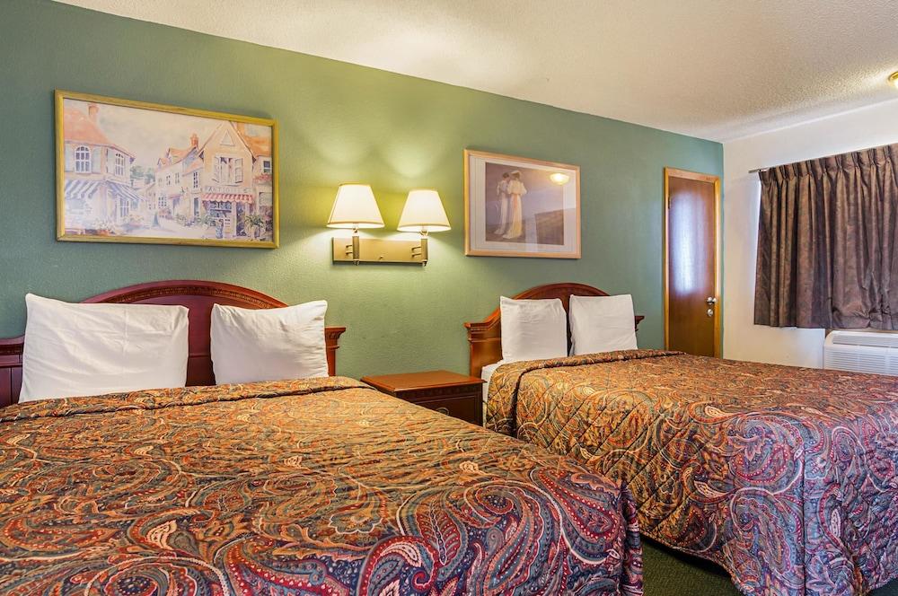 Econo Lodge photo 18
