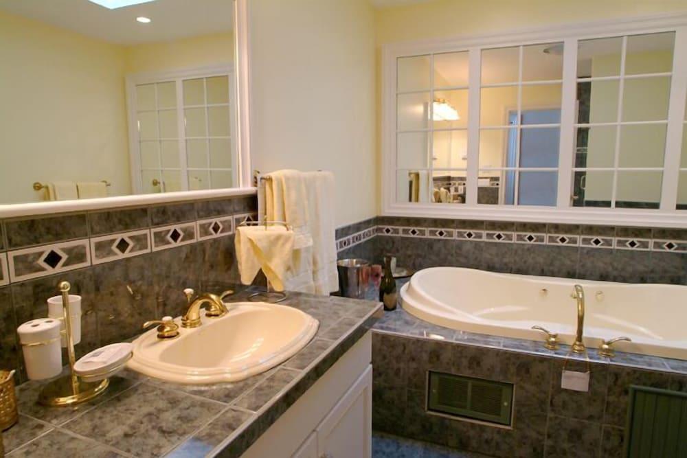 Boathouse Waterfront Lodging photo 17