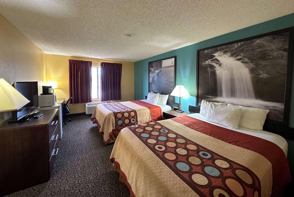 Super 8 by Wyndham Appleton photo 22