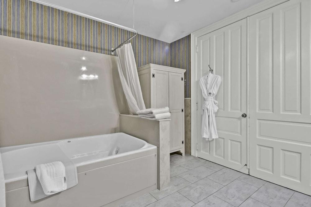 St James Hotel, a Historic Hotel of America photo 4