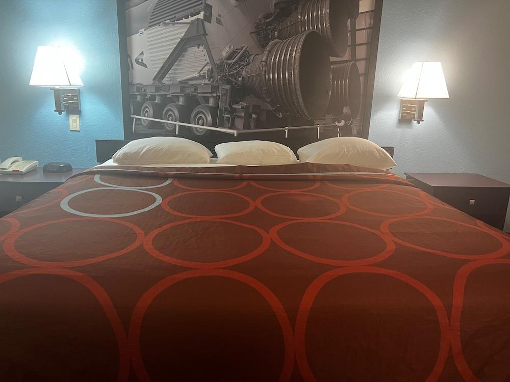 Super 8 by Wyndham IAH West/Greenspoint photo 10