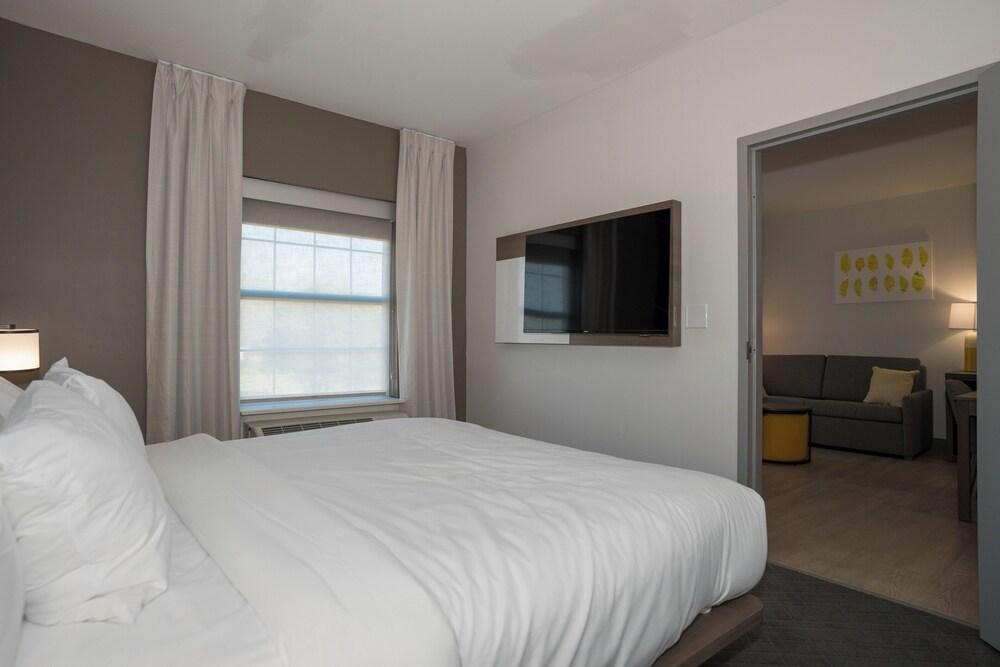 Comfort Inn & Suites River City Decatur photo 12