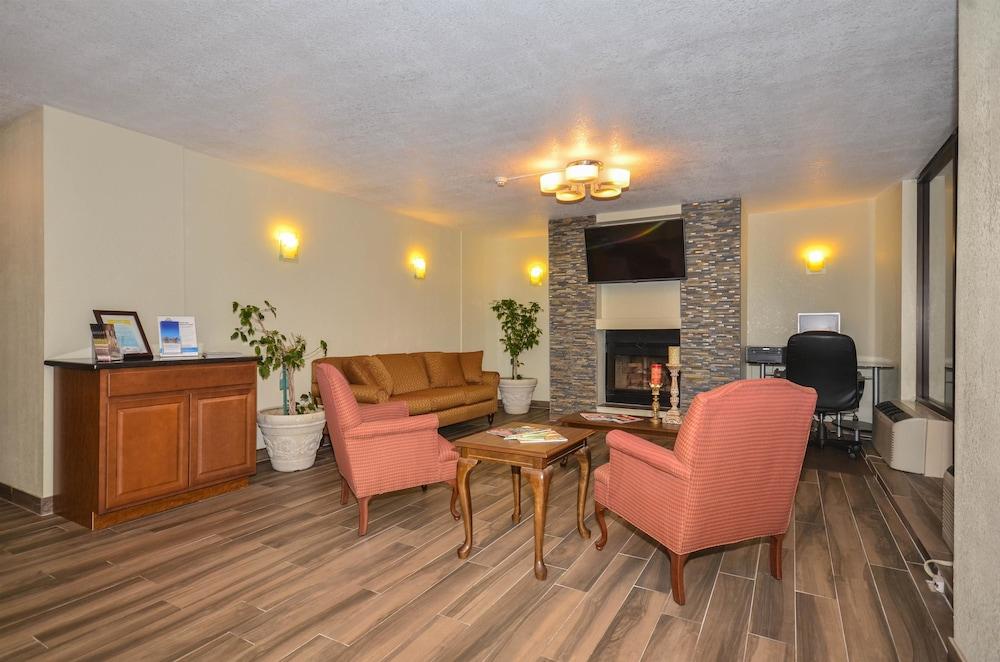 Days Inn by Wyndham Southern Hills/ORU photo 9