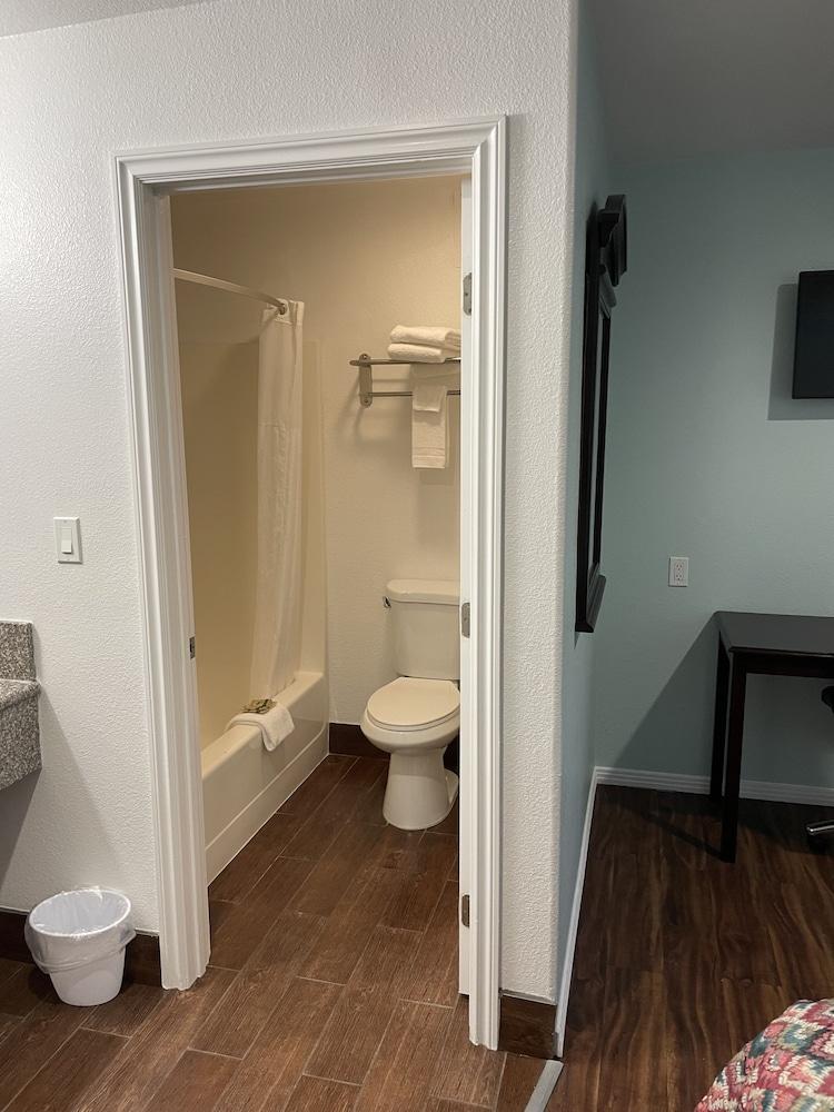 Coast Inn photo 8