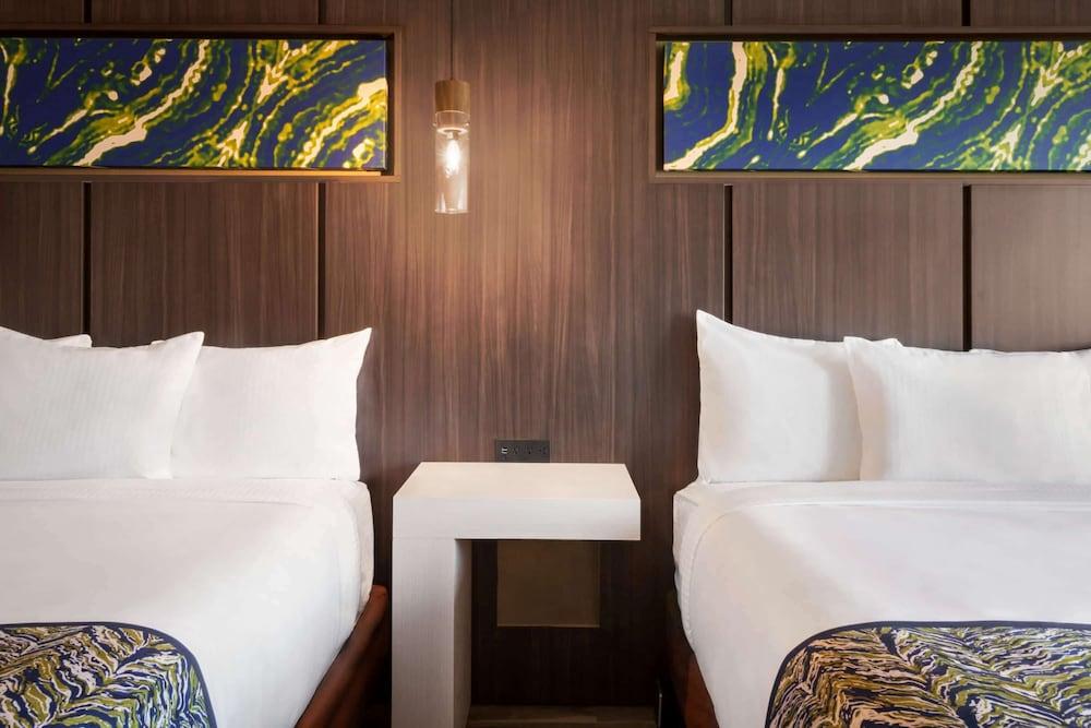 La Quinta Inn & Suites by Wyndham Orlando - IDrive Theme Parks photo 31