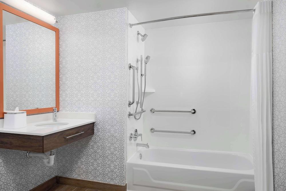 Hampton Inn Louisville-Airport photo 11