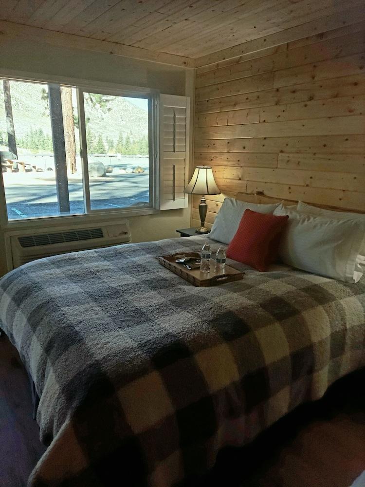 The Woodfords Inn photo 11