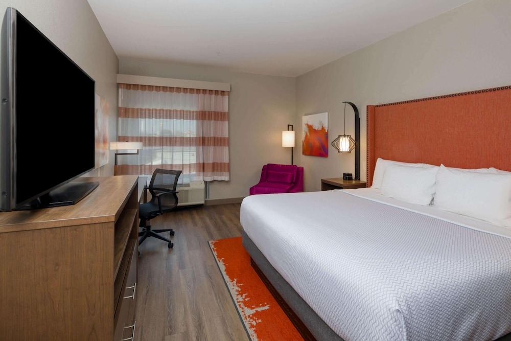 La Quinta Inn & Suites by Wyndham Perry photo 28