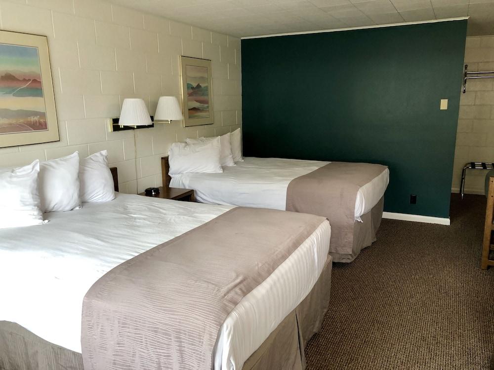 Four Winds Motel photo 8