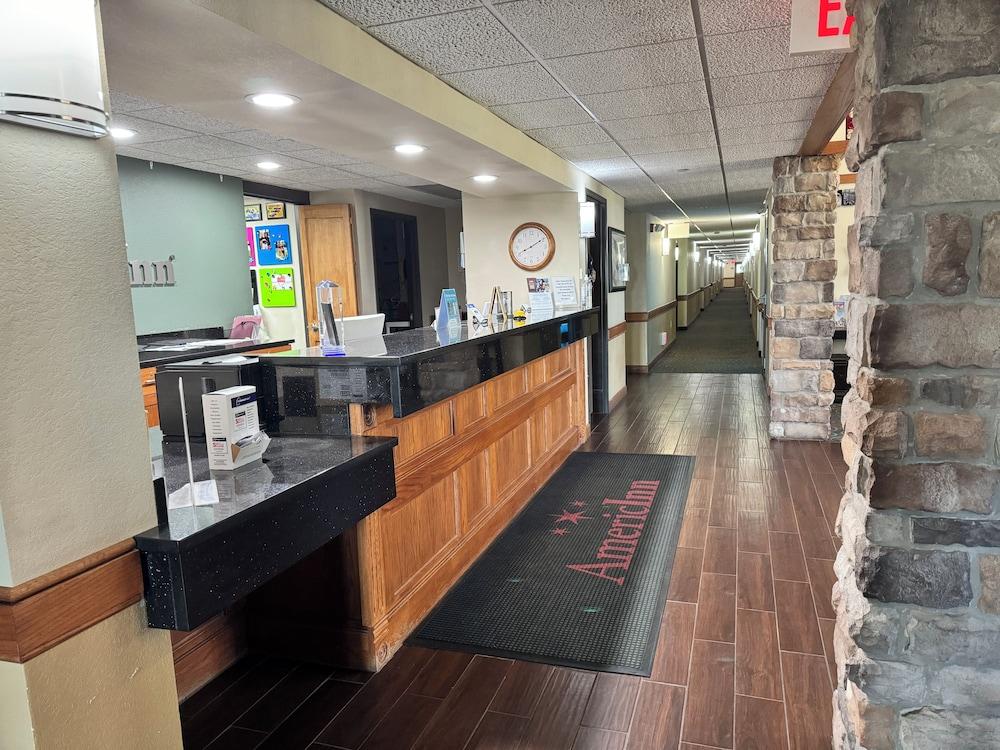 AmericInn by Wyndham Kewanee photo 3