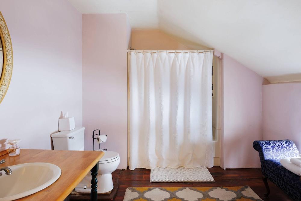 Elmrock Inn photo 19