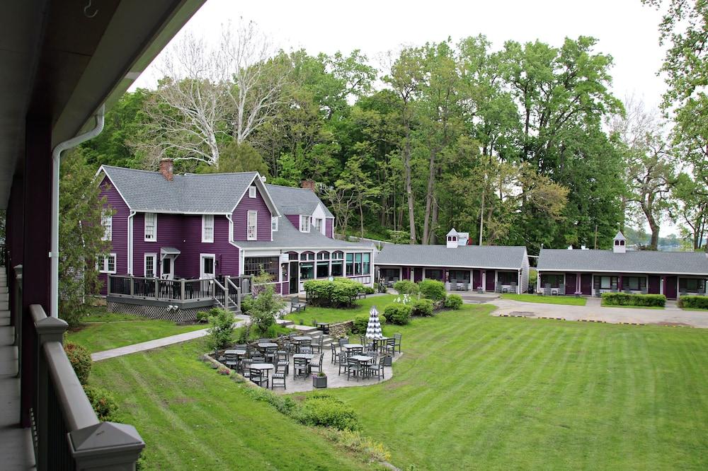 Plum Point Lodge photo 25