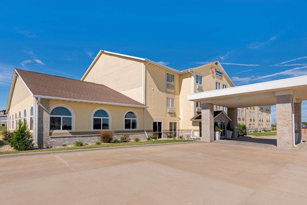 Comfort Inn & Suites near Route 66 photo 38