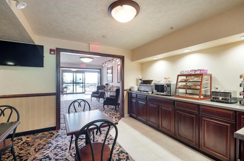 Rodeway Inn & Suites Charles Town photo 16