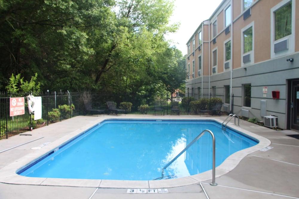 Jameson Inn and Suites Riverdale photo 21