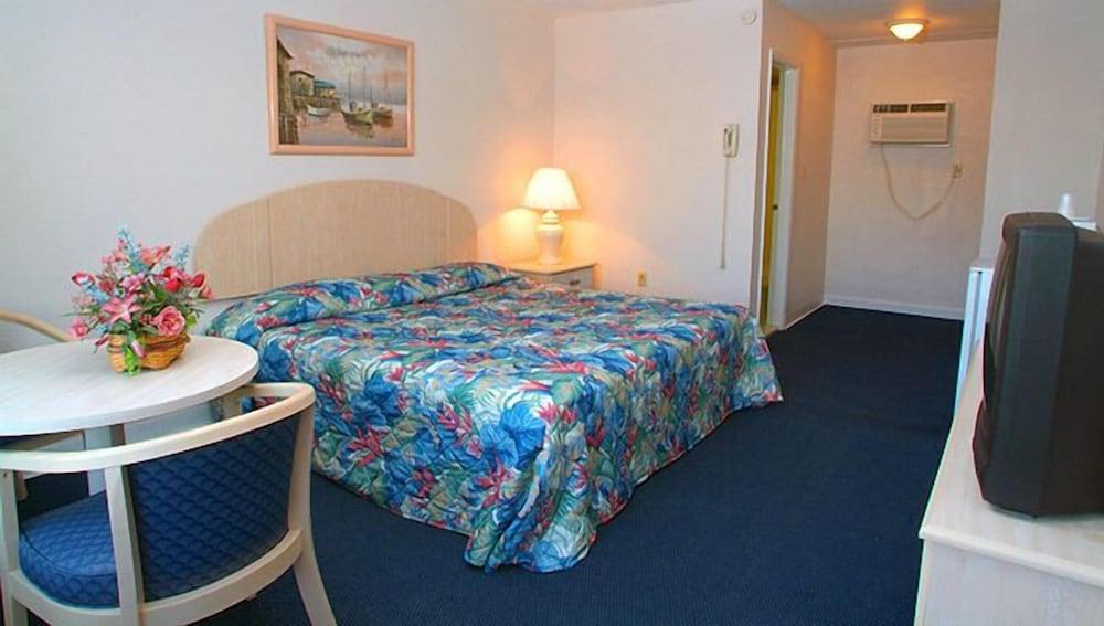Quarterdeck Motel photo 25