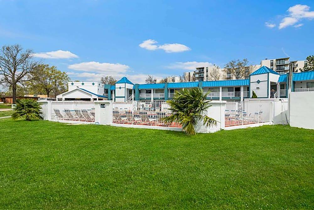 Super 8 by Wyndham Portsmouth - Norfolk — hotel in Portsmouth