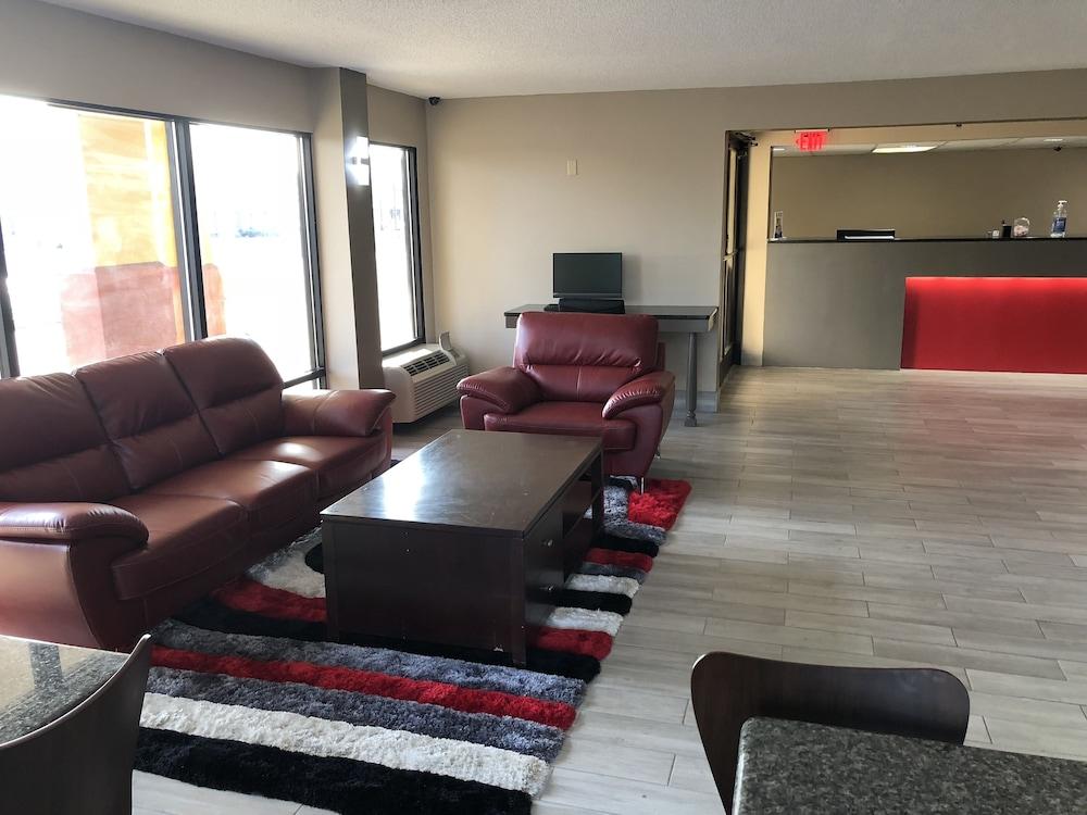Super 8 by Wyndham, Orangeburg photo 2