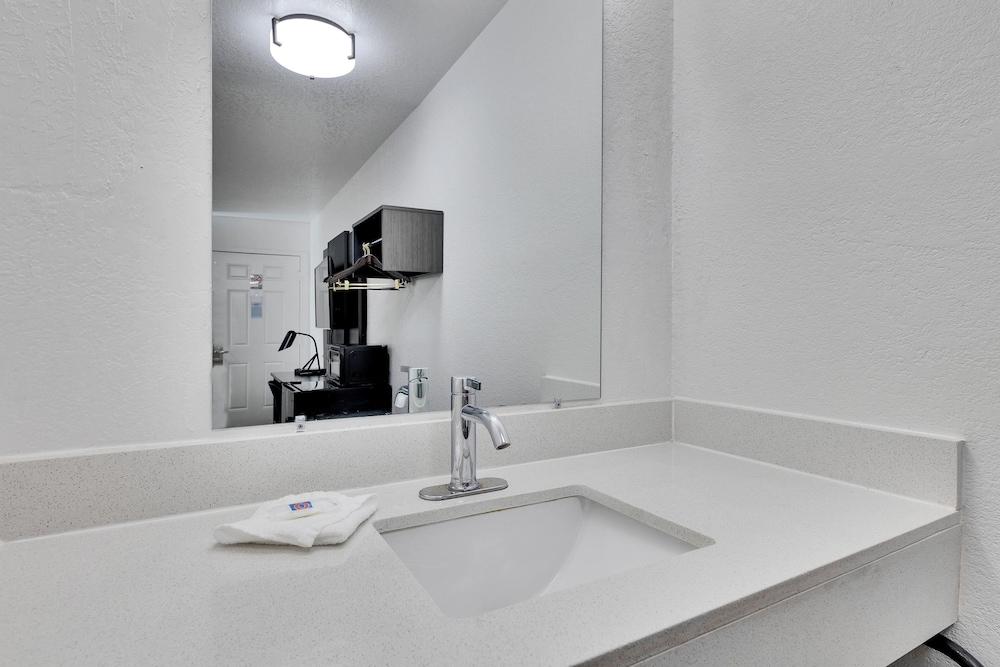 Motel 6 Austin, TX - Airport - South photo 14