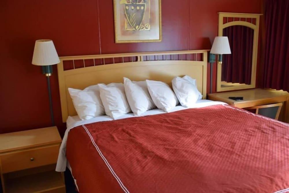 Relax Inn Elmira photo 15