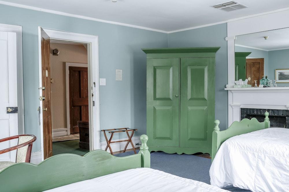 Delamater Inn photo 63