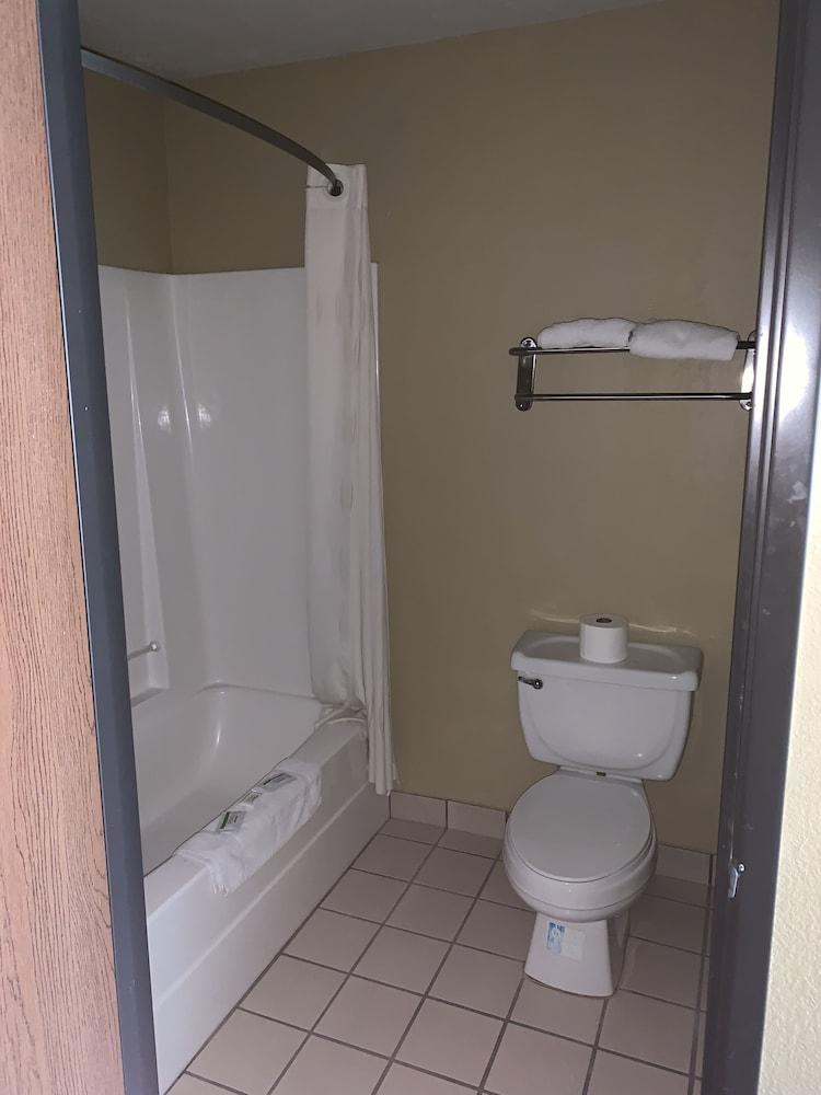 Hotel 7 Inn Anna photo 12