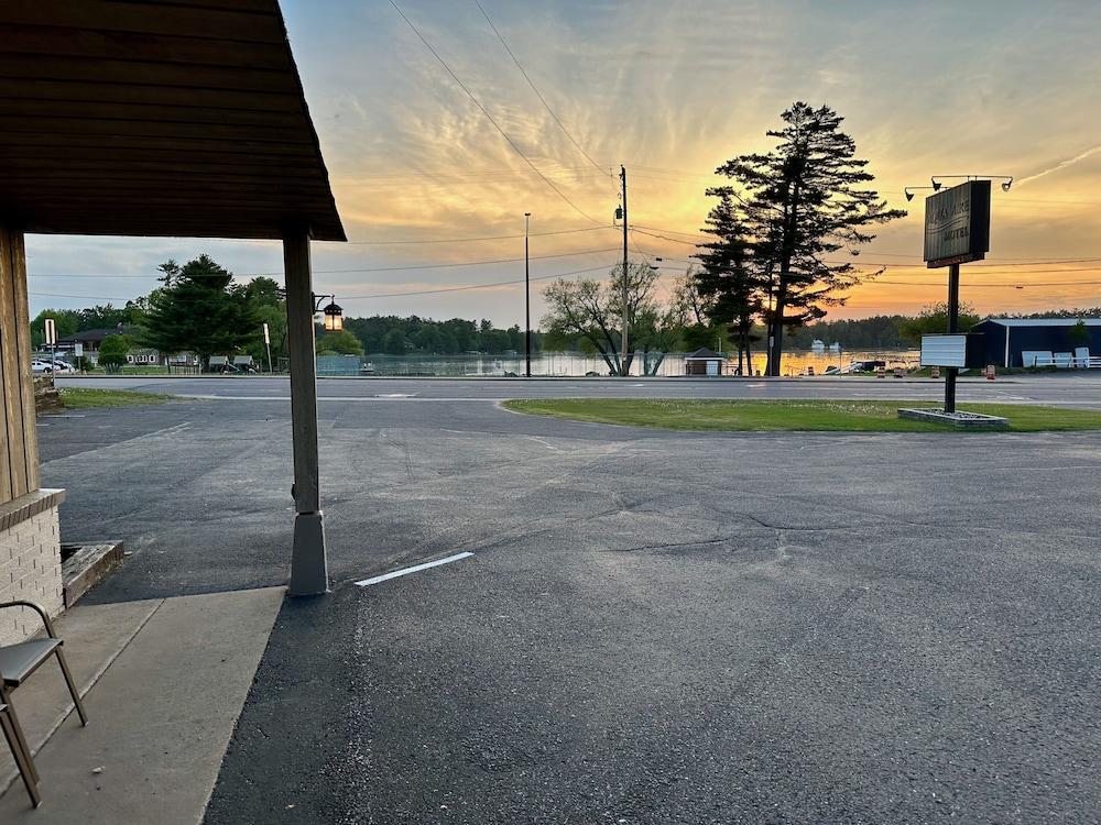 Aqua Aire Inn & Suites photo 27