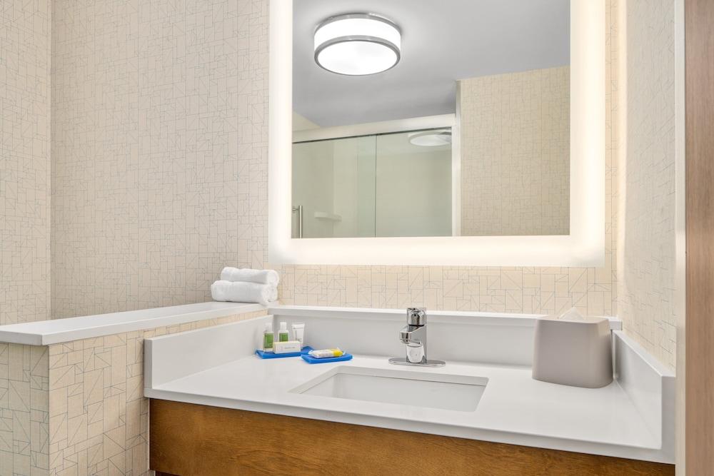 Holiday Inn Express Ft. Lauderdale Cruise-Airport by IHG photo 15