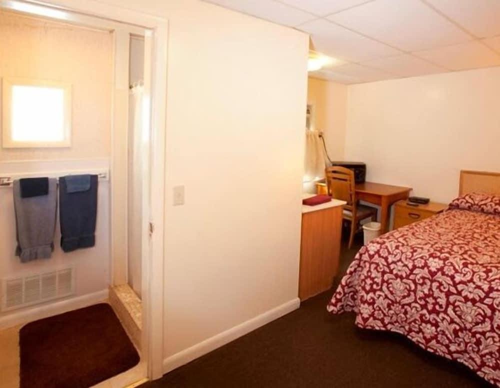 Charlie's Motel photo 2