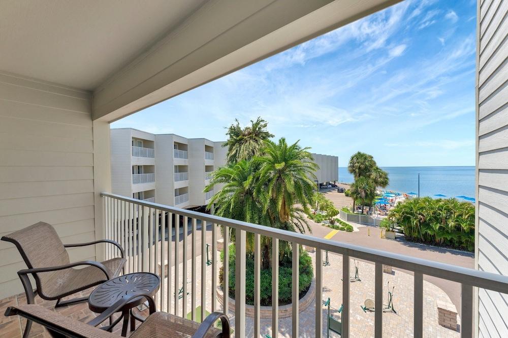 Seaside Luxury Oasis with balcony photo 57